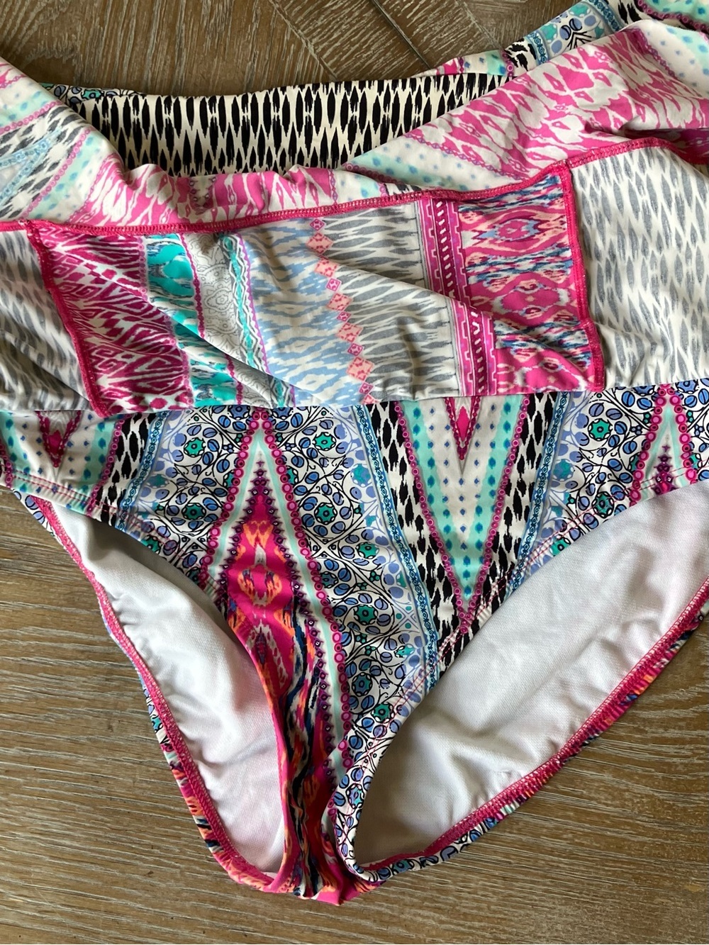 Kenneth Cole Reactions 2 Piece Bikini Set Aztec Pattern (Large) - Picture 6 of 9